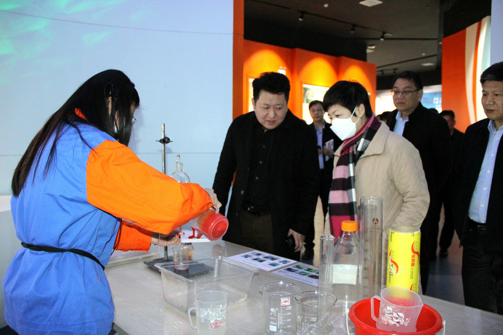 日照市副市長張金梅來潔晶集團(tuán)調(diào)研